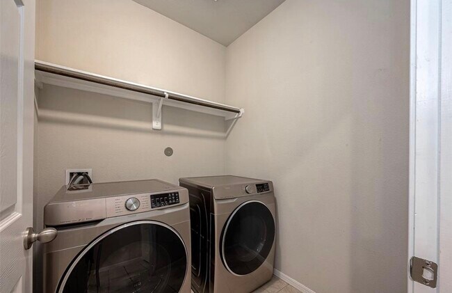 Foto del edificio - 6409 Hollock Meadows Ln