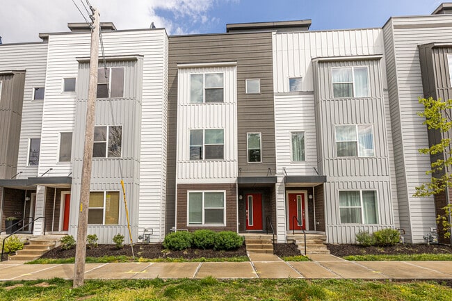 Building Photo - 1720 E 10th St