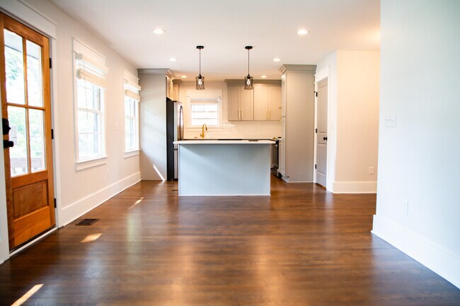 Foto del edificio - 3056 Cloverhurst Dr