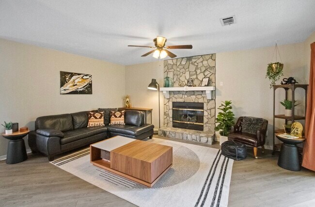 Foto del edificio - 193 Woodland Park Cir