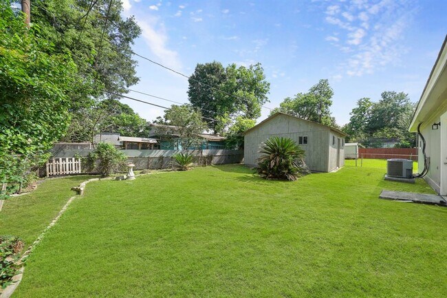 Foto del edificio - 5909 Southlea St