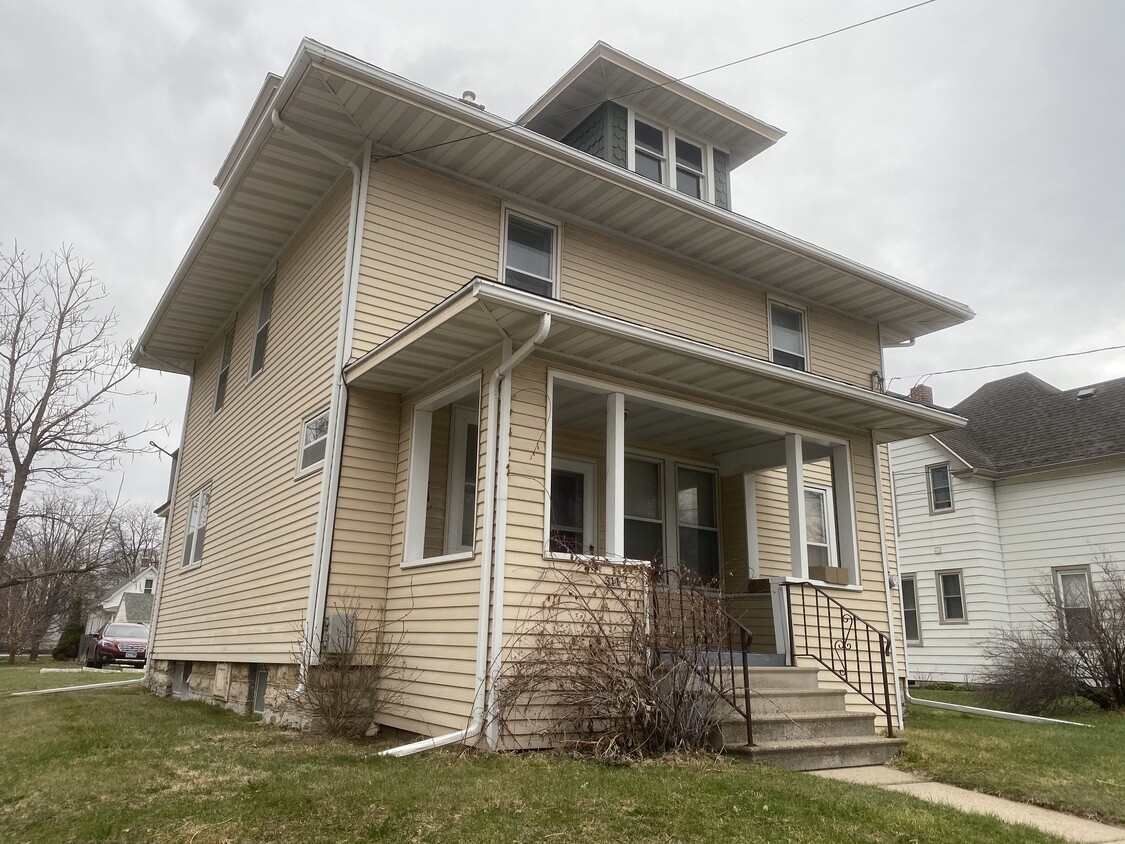 Building Photo - 311 7th St NW