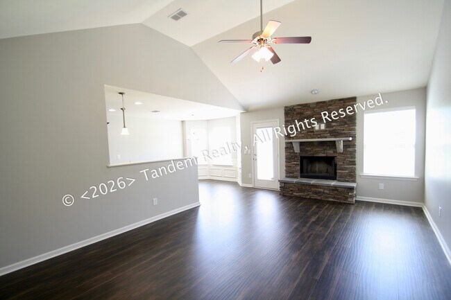 Foto del edificio - 2115 Longhunter Chase Dr