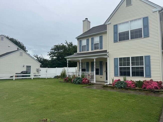 Foto del edificio - Spacious Three Bedroom Home