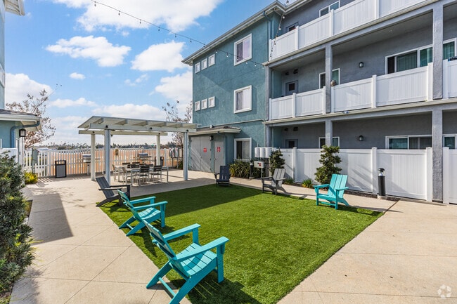 Courtyard - Mariners Landing