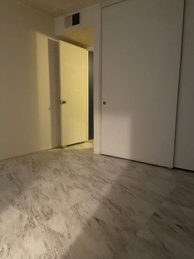 Building Photo - 9645 Spyglass Ave