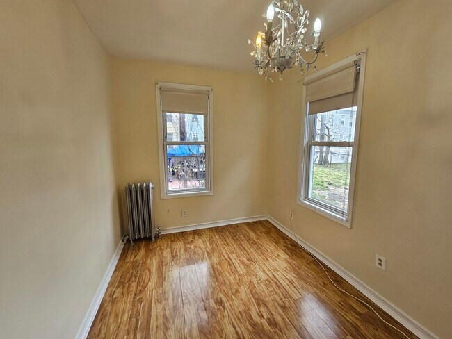 Building Photo - 316 13th St