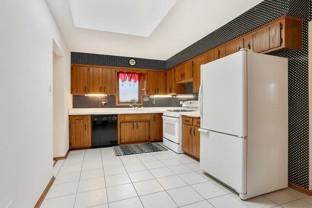Foto del edificio - 15433 Begonia Ct