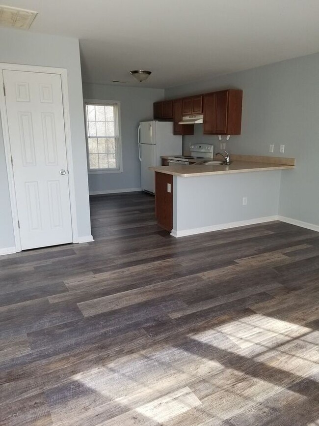 Building Photo - Cute Apartment for Rent in Benson, NC!