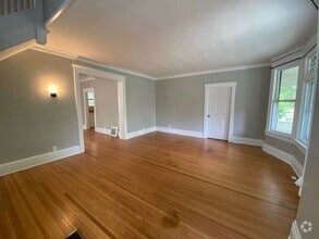Building Photo - 1600 W Callender Ave