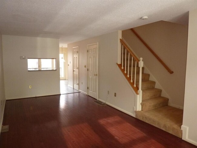 Building Photo - 60 Bartemus Trail