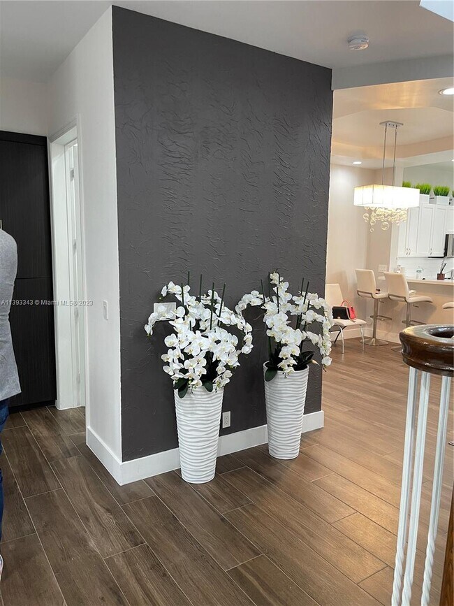 Building Photo - 939 Harbor View S