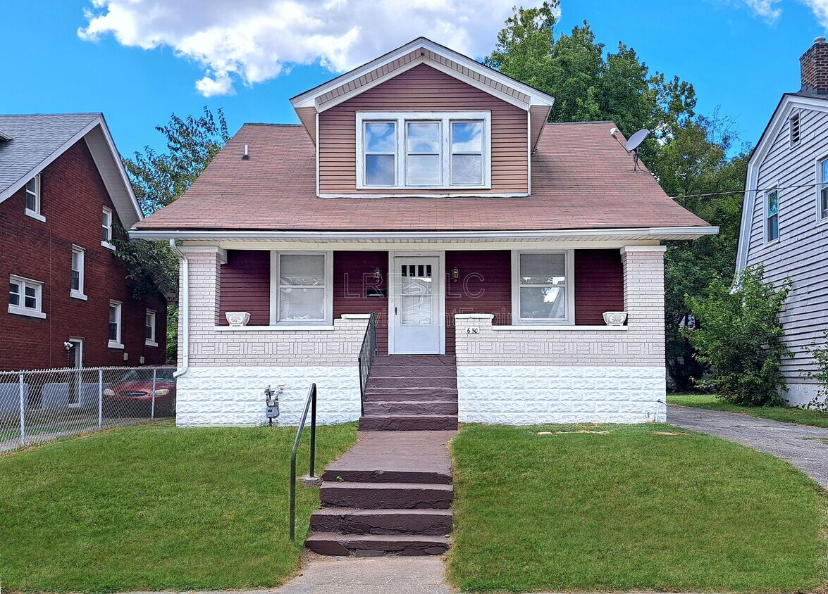 Primary Photo - 650 S 43rd St