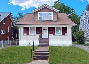 Building Photo - 650 S 43rd St
