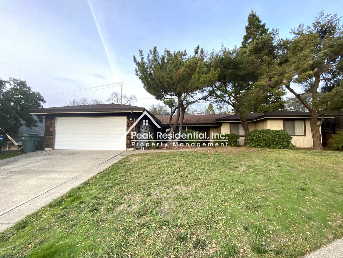 Primary Photo - Spacious 4bd/2.5ba Fair Oaks Home with 2 C...