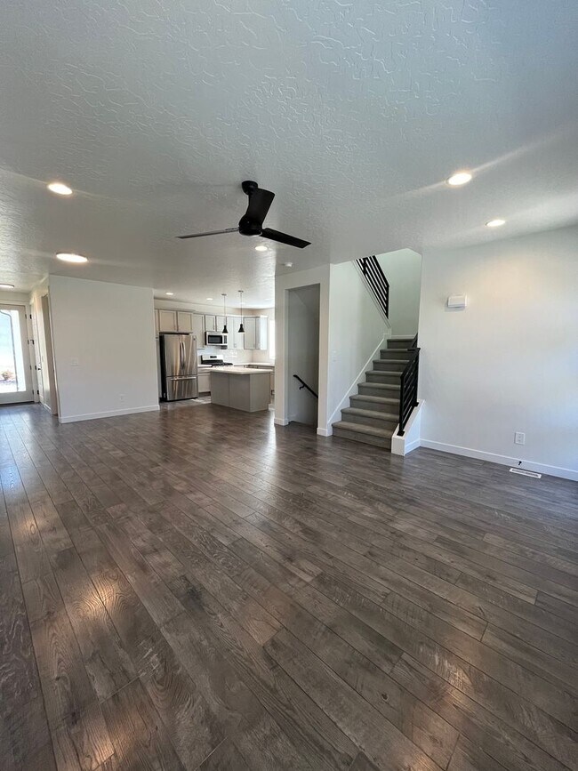 Foto del edificio - Spacious 3 Bed 2.5 Bath Home Available Jun...