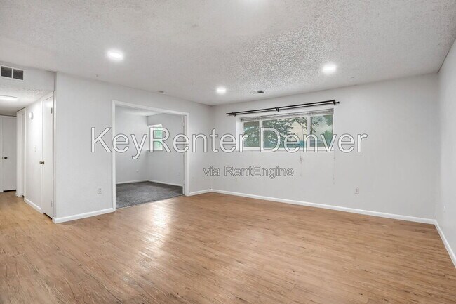 Foto del edificio - 12160 Huron St