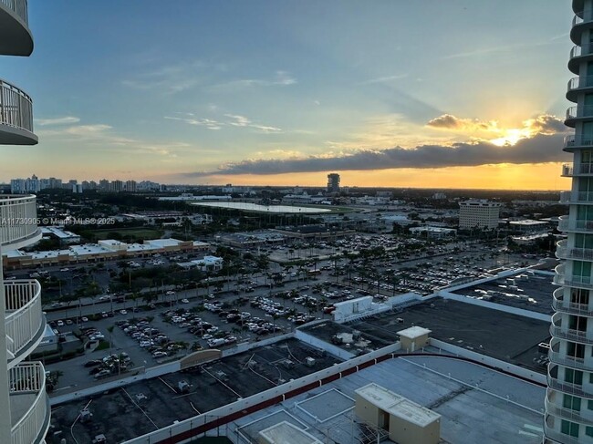 Foto del edificio - 1755 E Hallandale Beach Blvd