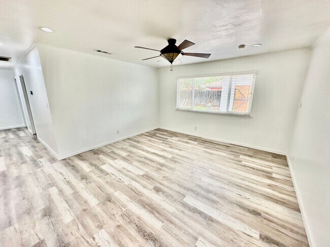 Foto del edificio - Charming Northwest Fresno 3/2