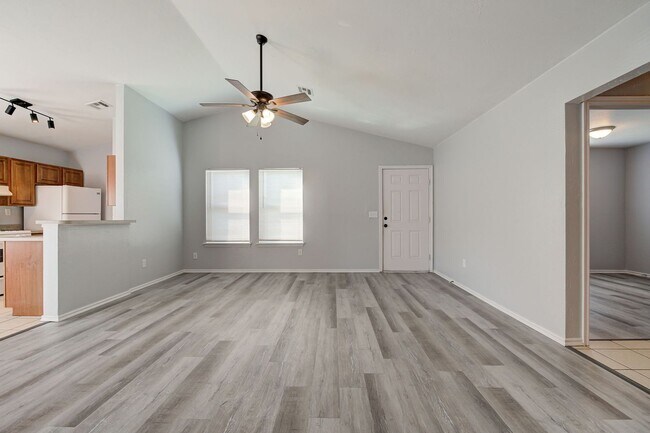 Foto del edificio - Beautiful 3BD/2BTH Duplex in Norman!