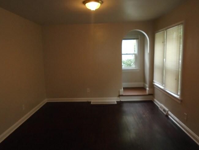 Building Photo - Spacey 2 bedroom home with basement