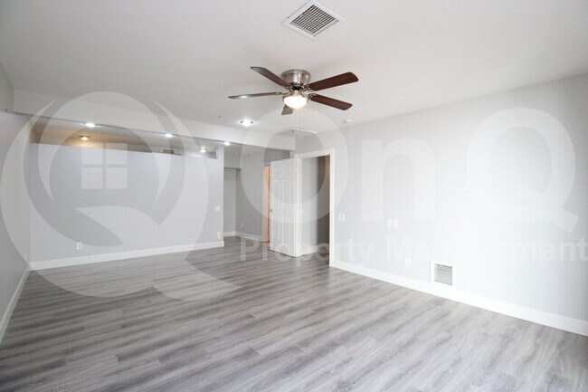 Foto del edificio - 6149 E Delcoa Ave