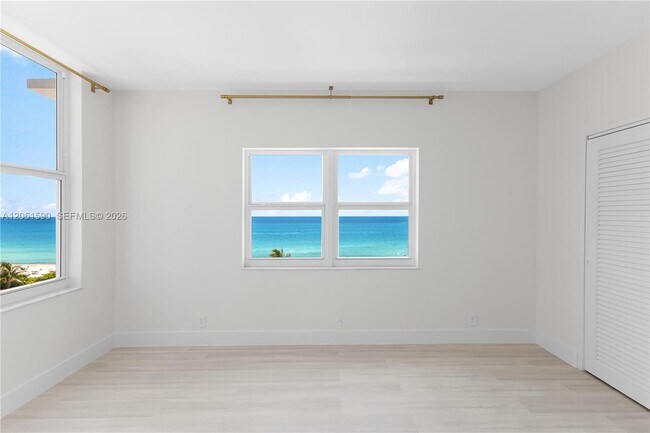 Foto del edificio - 4747 Collins Ave