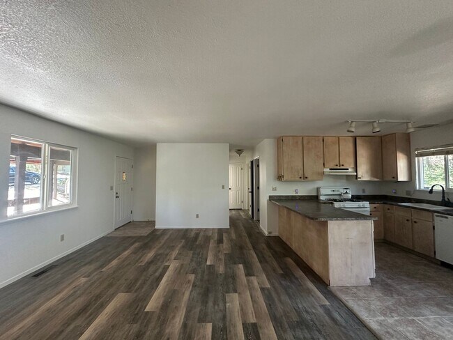 Foto del edificio - Great Location on Gardner Mountain - Long Term Rental