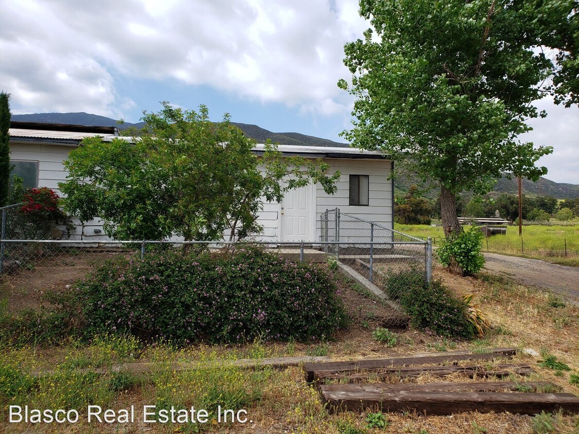 Primary Photo - 4833 Roadrunner Rd
