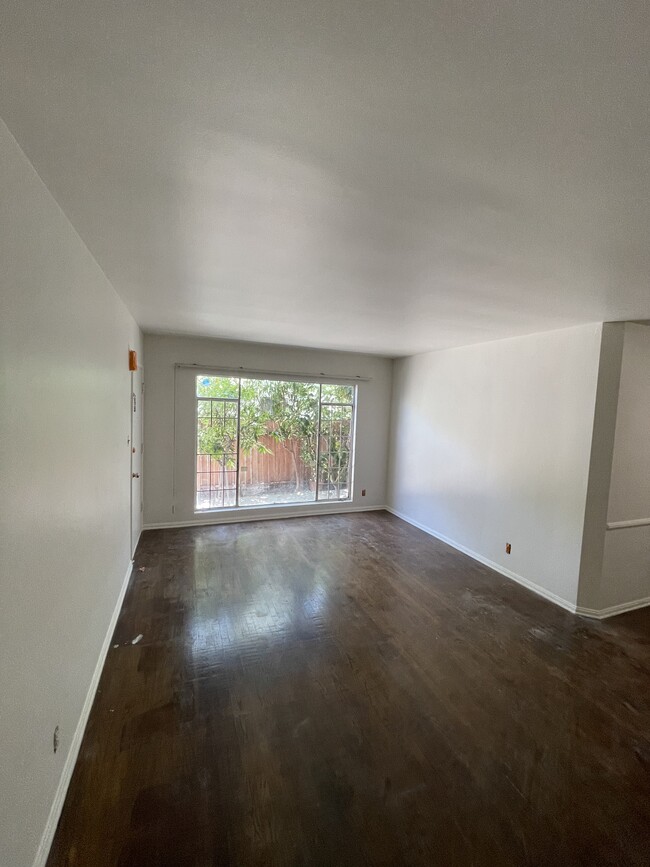 Building Photo - 8519 Cashio St