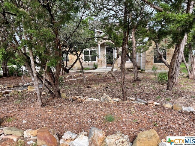 Building Photo - 3948 Summit Dr