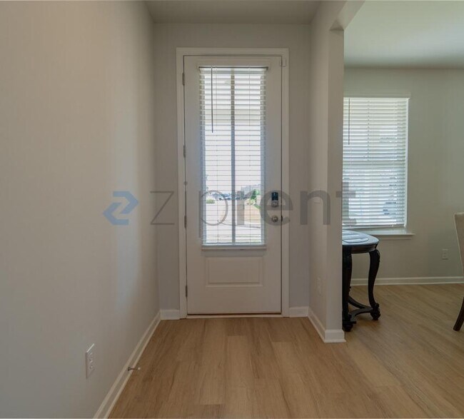 Building Photo - Unit