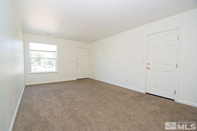 Building Photo - 670 Starlite Dr