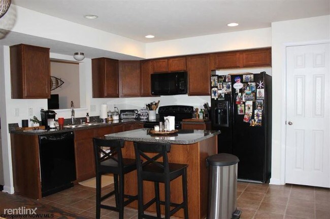 Building Photo - 3 br, 2.5 bath Townhome - 227 Raven Run