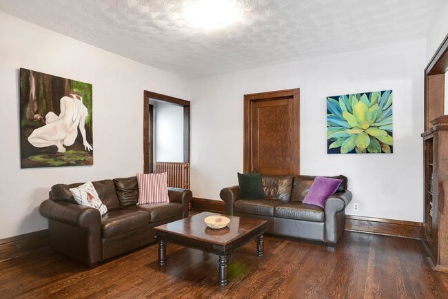 Building Photo - 1030 Irving Ave N