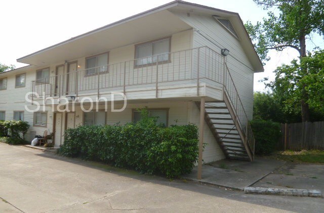 Building Photo - 1006 Thannisch Dr