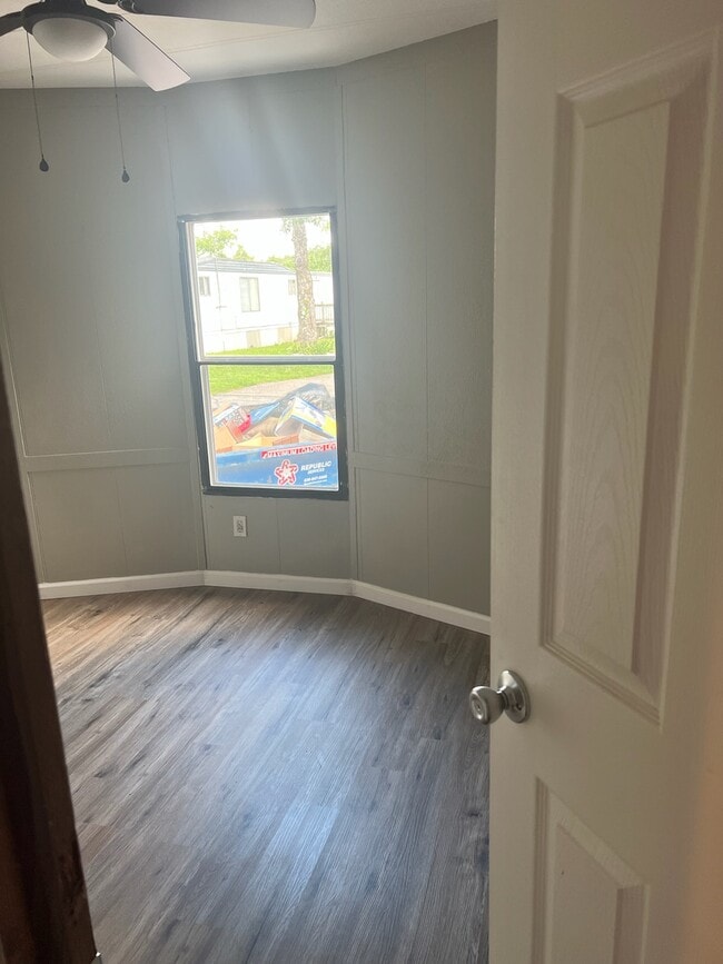 Building Photo - 252 Golden Crest Dr