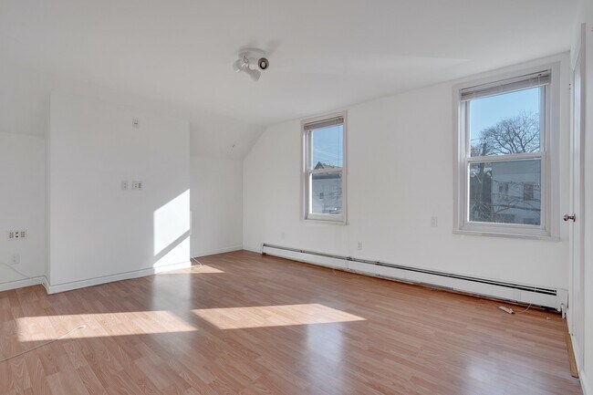 Building Photo - 307 Sherman Ave