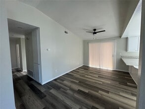 Building Photo - 231 Laurelwood Ln
