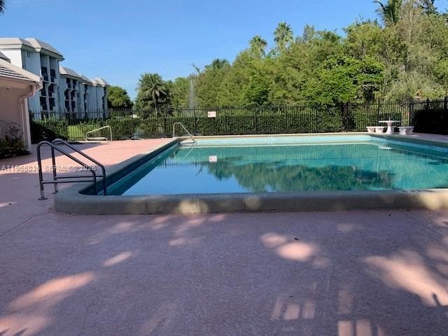 Building Photo - 731 N Pine Island Rd