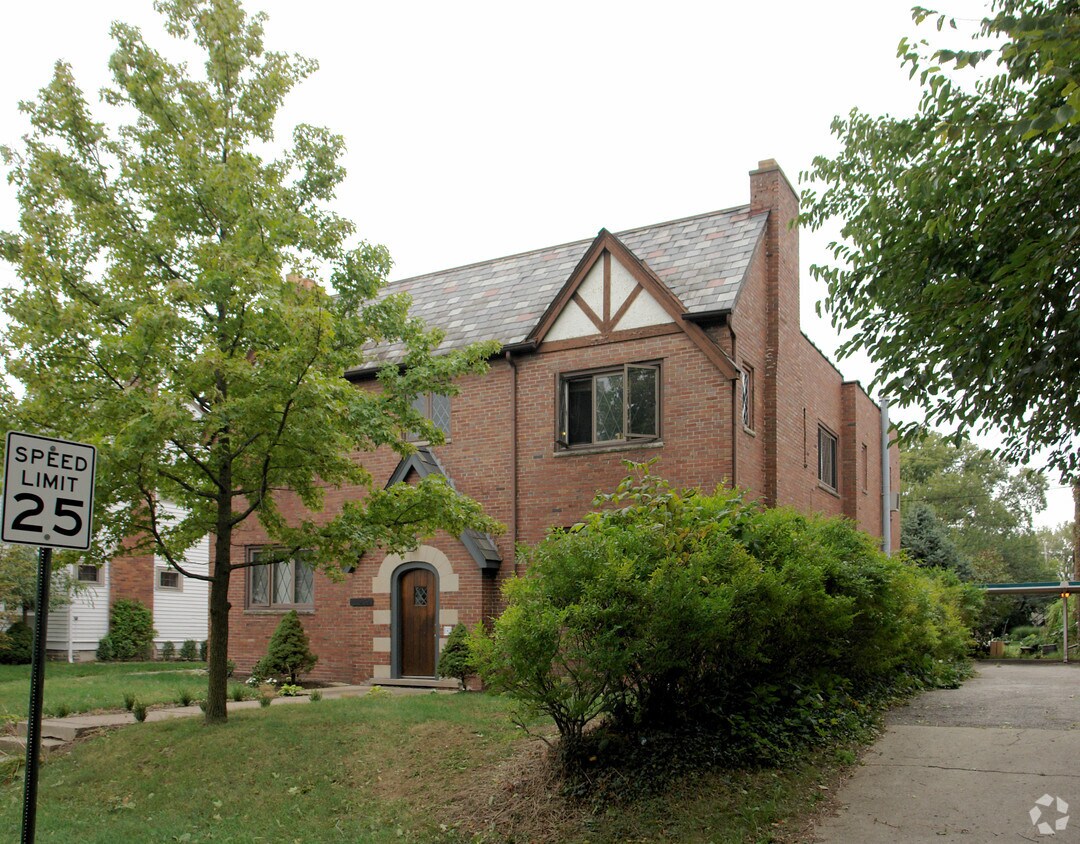 Building Photo - 1259 W 6th Ave