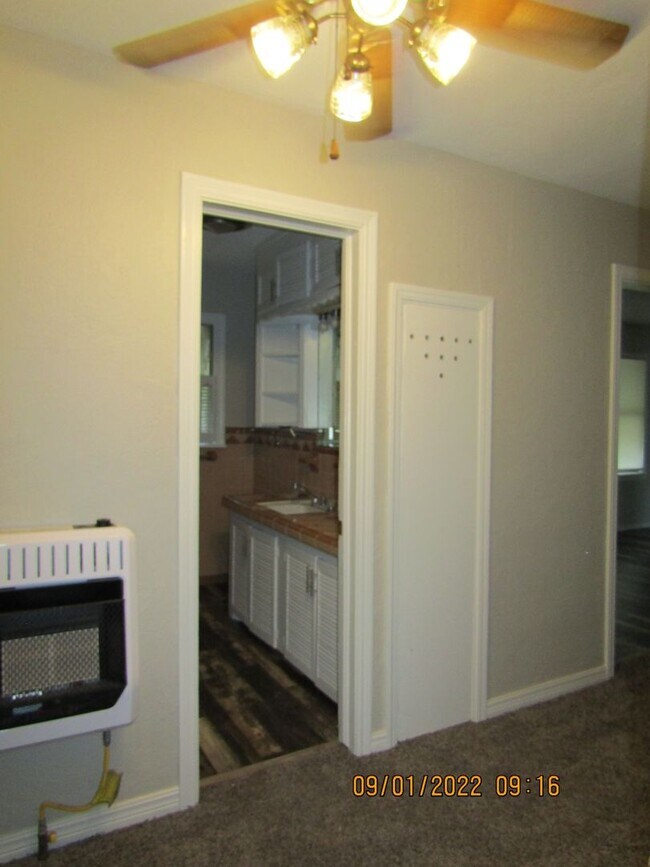 Building Photo - Very nice spacious home located in the Tom...