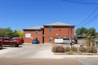 Building Photo - 3118 Garfield St