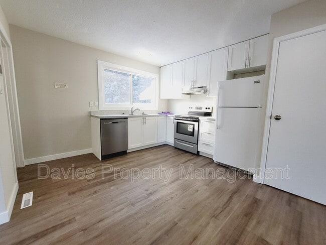 Photo du bâtiment - 14612-14662 62 St NW