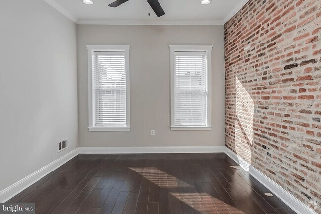 Building Photo - 614 Hyson St