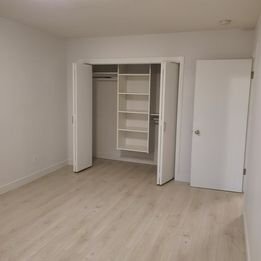 Photo du bâtiment - Spacious Beauty In The Heart Of Lynn Valley (North Vancouver)