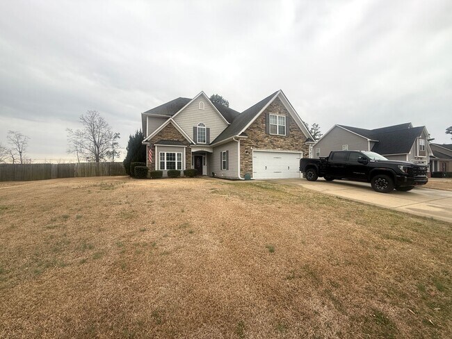 Building Photo - Amazing home with custom touches and unground pool