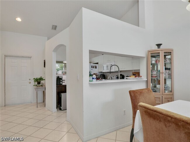 Building Photo - 6900 Huntington Lakes Cir