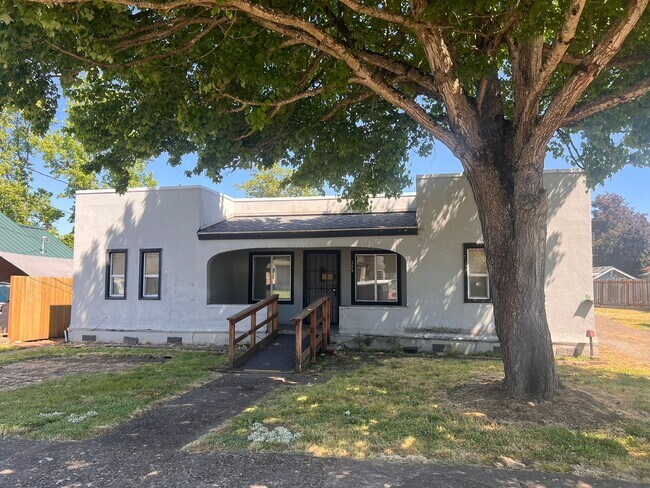 Foto del edificio - 2BD/1BA DUPLEX W/GARAGE &YARD IN LEBANON