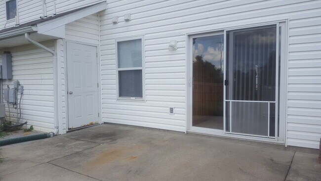 Foto del edificio - 3408-3410-3410 Squirrel Dr
